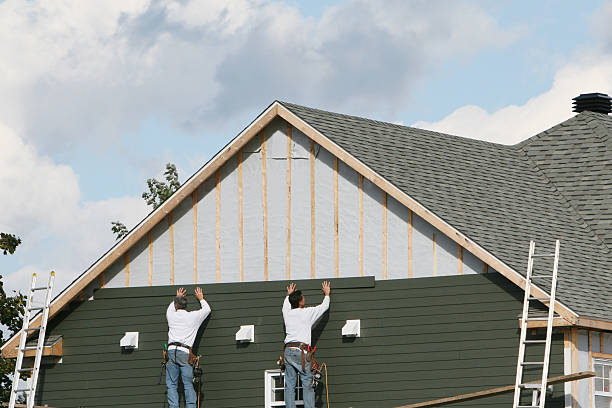 Professional Emergency Siding Repair technician working in Wood Dale, IL